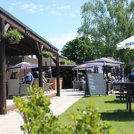 The Dolman At Ferndown Forest Golf Course Екстериор снимка