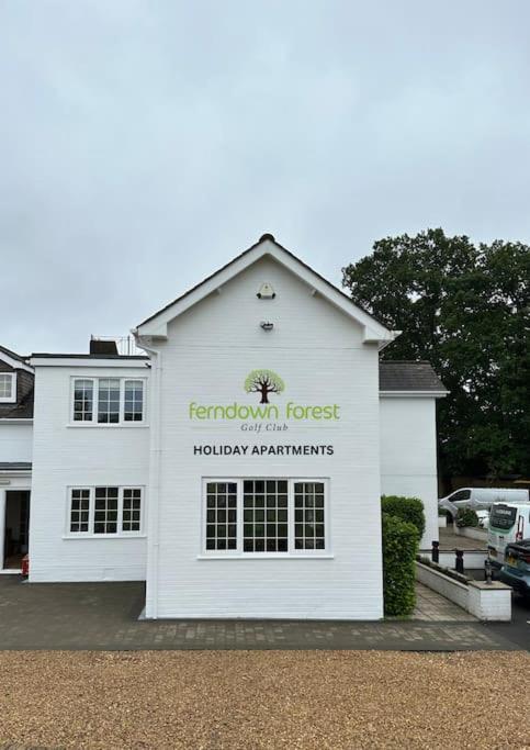 The Dolman At Ferndown Forest Golf Course Екстериор снимка