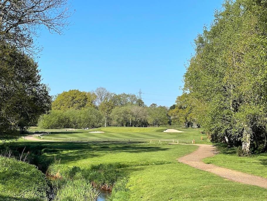 The Dolman At Ferndown Forest Golf Course Екстериор снимка