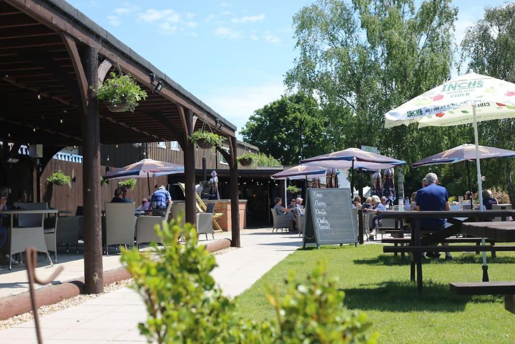 The Dolman At Ferndown Forest Golf Course Екстериор снимка